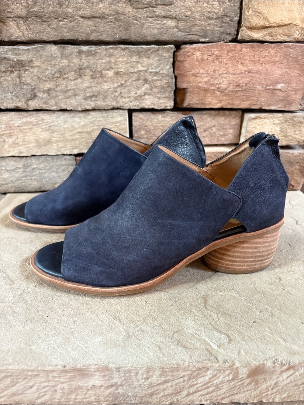 Sofft sz 10 navy blue leather peep toe chunky heel shoes